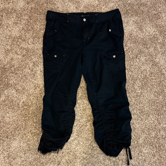 EUC - Women's Black Cargo Capri Pants - Picture 1 of 5